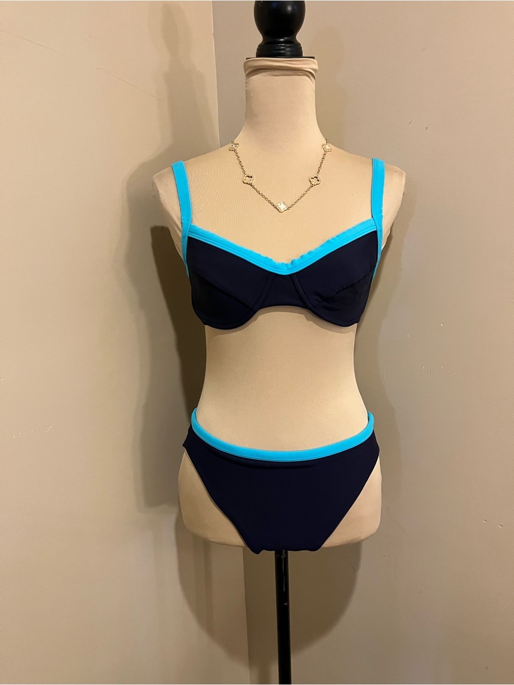 TYR Navy Bright Turquoise trim, Hi-Cut Full back coverage bottoms, size 10